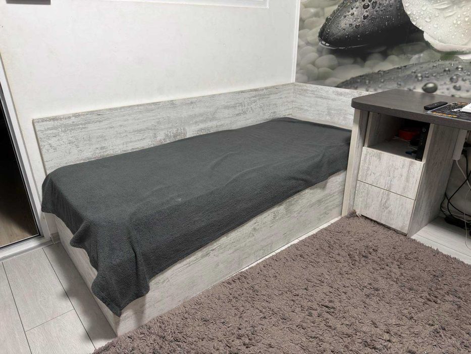 Легла 2бр./Шкаф 2бр./Бюро/Полица/Портманто