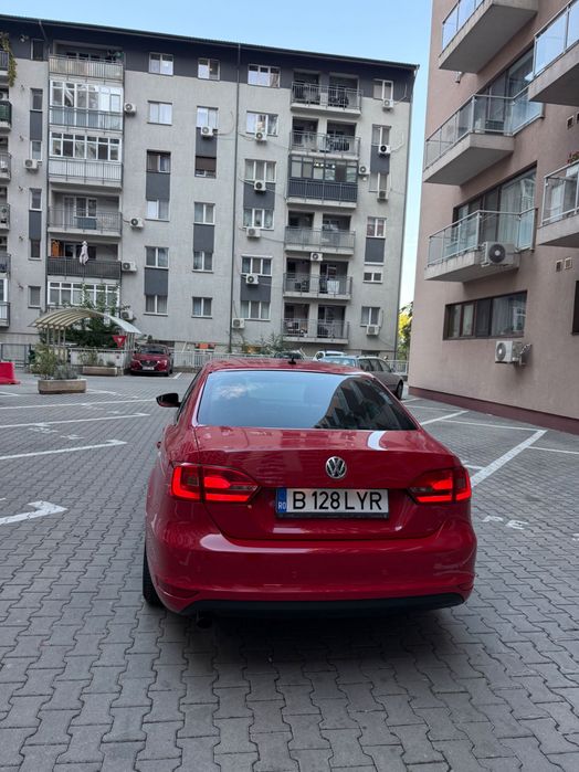 VOLKSWAGEN Jetta 2012 — imagine 4