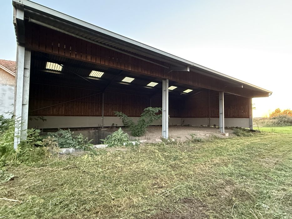 Teren intravilan plus hala