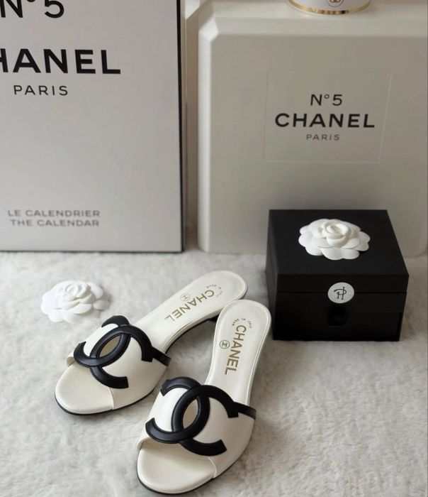 Saboti Chanel Piele naturala pe stoc marimea 41