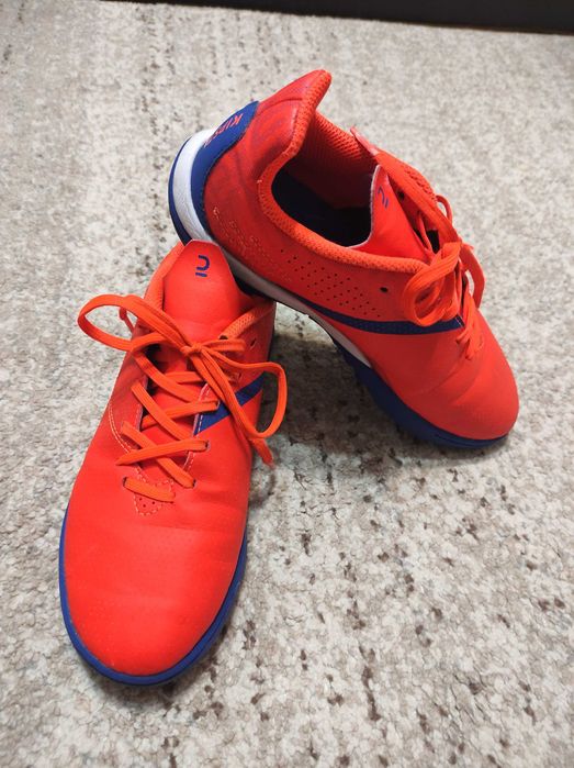 Детски стоножки за футбол Decathlon/Декатлон размер 35 , 23 см.