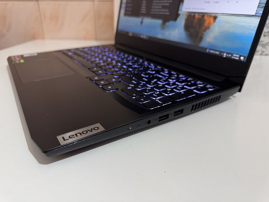Laptop Lenovo Idepad Gaming 3, Ryzen 5 5600H, GTX 1650, 8GB/256GB Impecabil