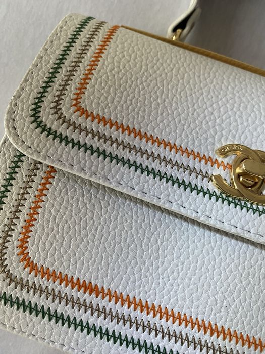 Бяла дамска чанта