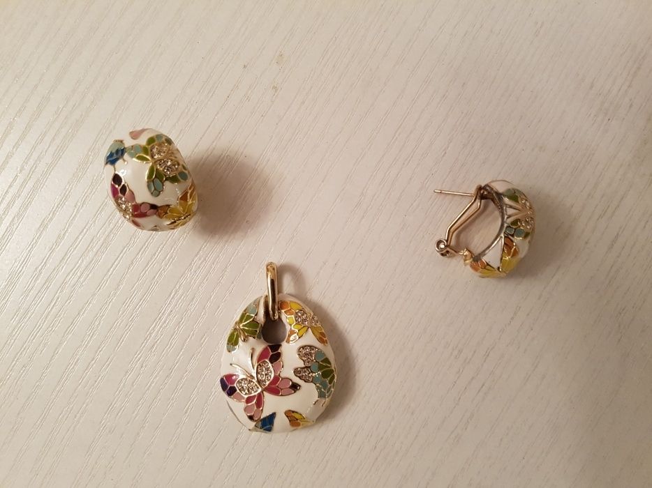 Кулон и серьги позолоченные, покрытые  эмалью