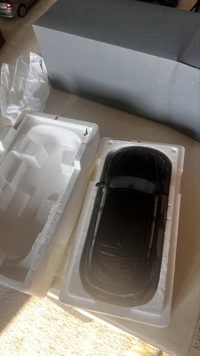 Умалени модели БМВ 1:18 мащаб