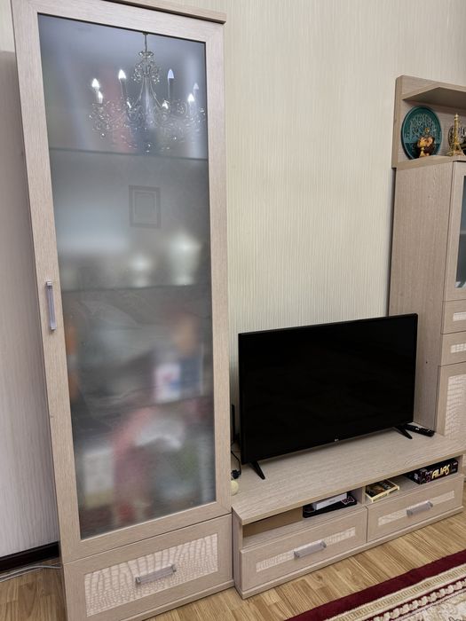 Шкаф горка для зала