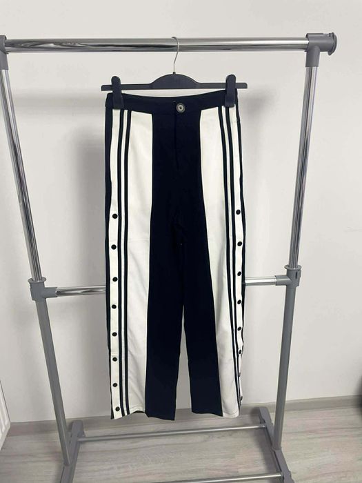 Pantaloni dama.    .