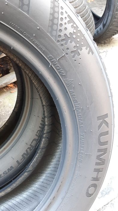 2 anvelope 215/60r17 iarnă  kumho 2022 preț 250 lei/buc