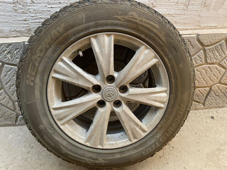 Комплект зимних шин R17 с оригинальными дисками Toyota