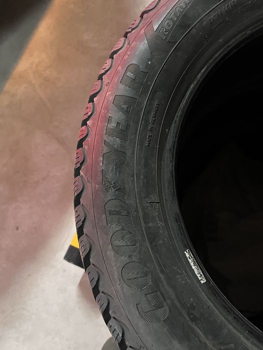 Goodyear на шипах 235/60r18