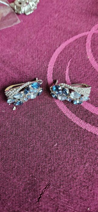 Обеци чисто нови