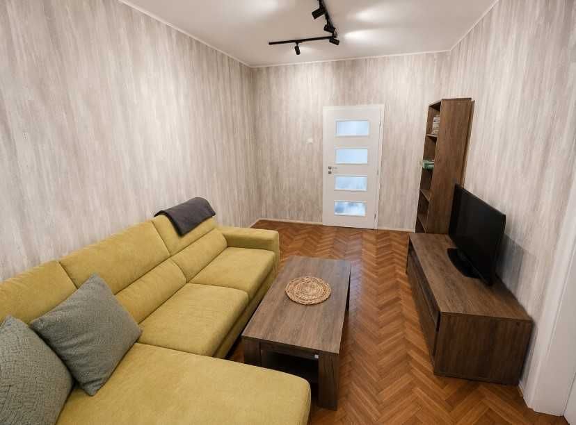 Дава се под наем Тристаен апартамент в София, Света Троица - 70 кв.м за 649 € - Снимка #1