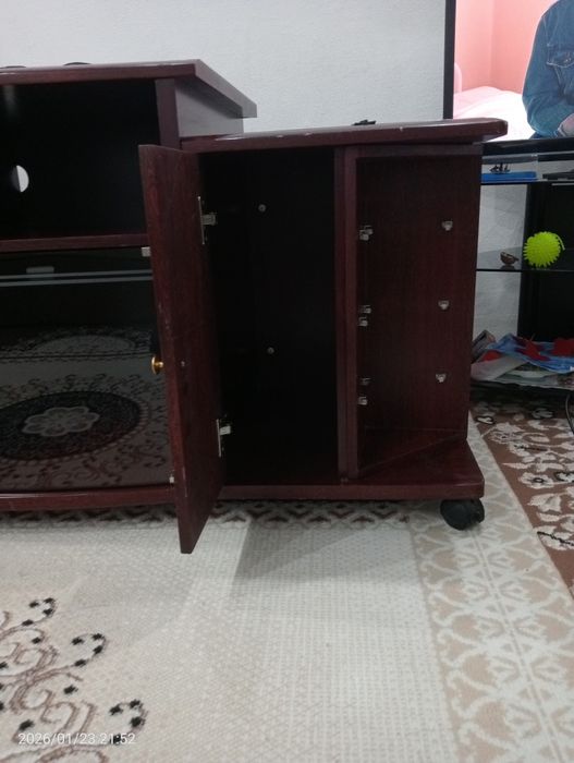 Продам тумбу  под телевизор