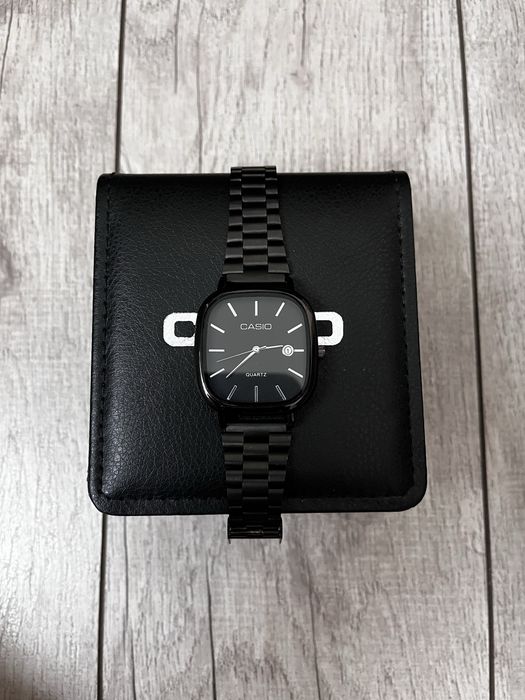 Продаю час casio никаких царапины нету все четко
