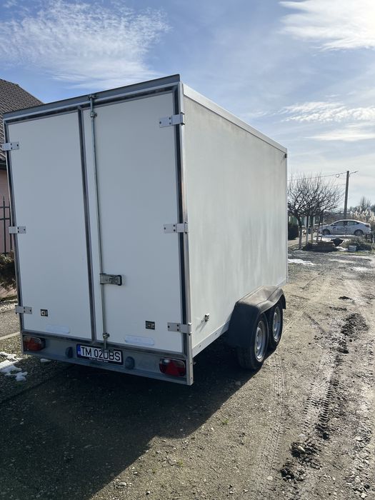 Vand remorca 2700 kg