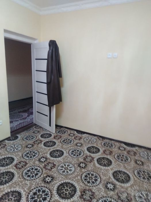 Qorasuvda karzinkani oldida 
Korzinka oldida
 1 qavatida
 2xonali  kva