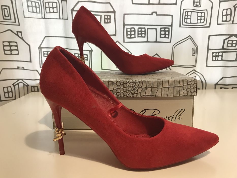 Продавам велурени обувки на висок ток - 30 лв.