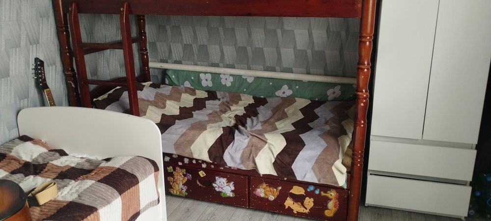 Двухэтажная кровать