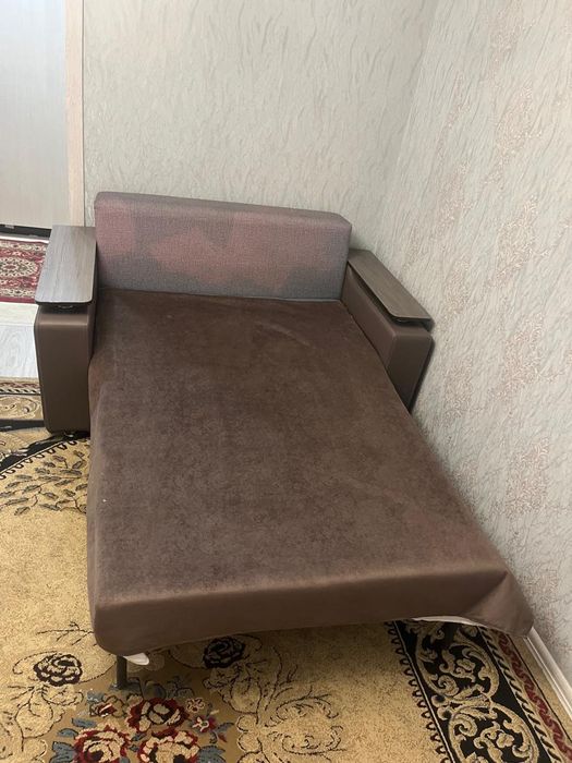 Продам кресло - кровать, малый диван.