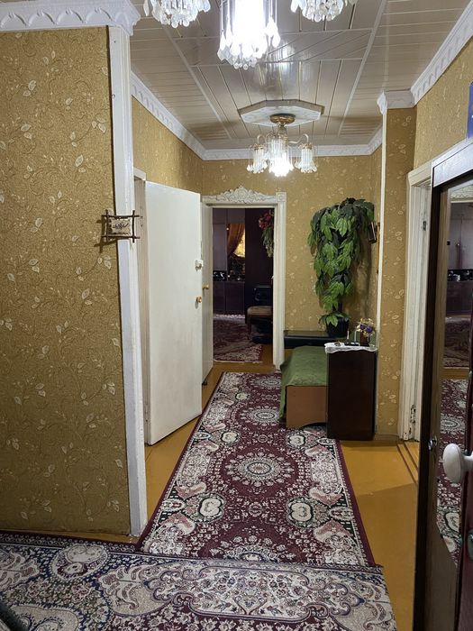 Продаётся 4-х комнатная квартира в Алмалыке.