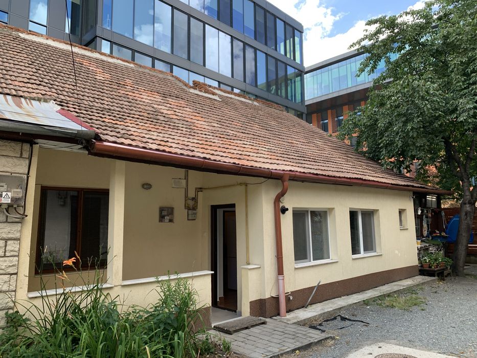 Vand apartament 2 camere cu parcare si pod mansardabil total 120mp