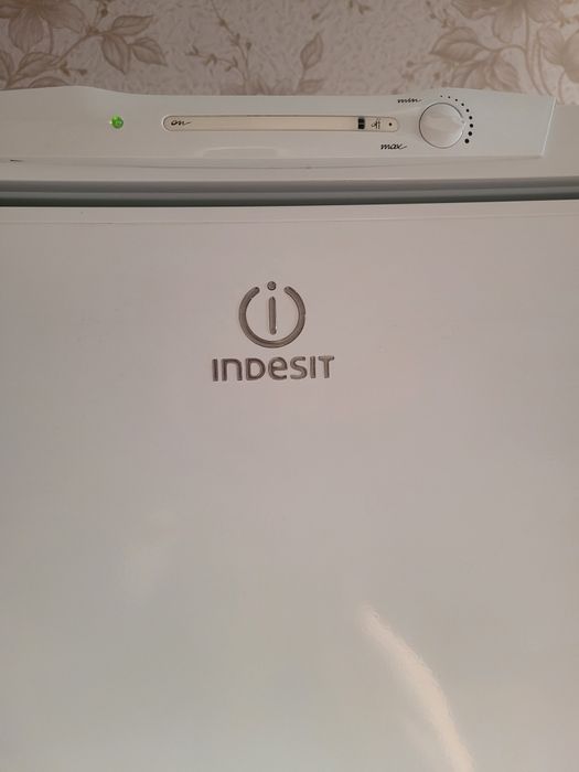 Холодильник Indesit