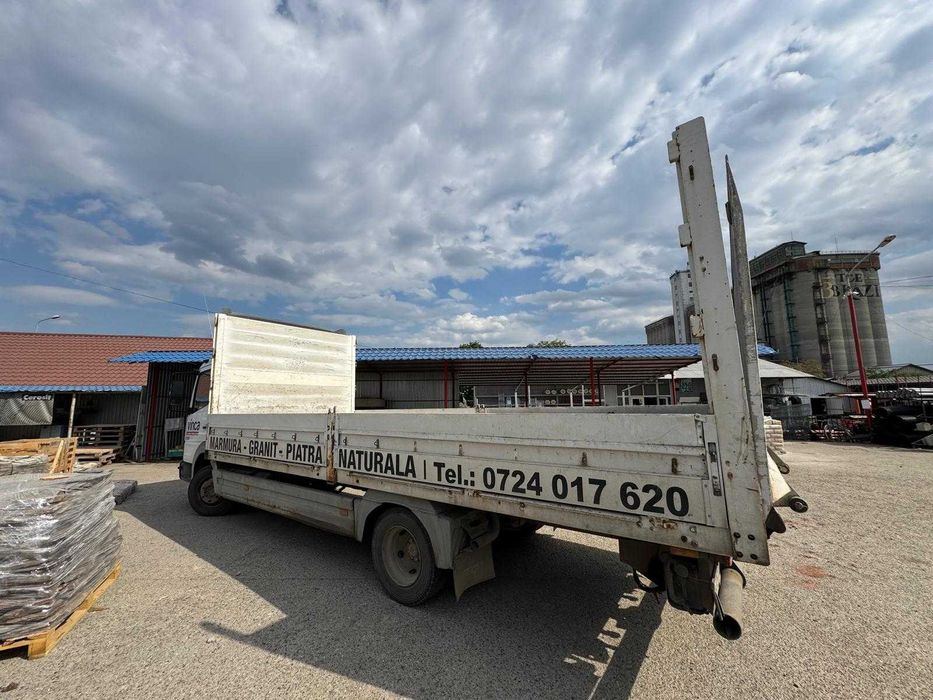 Utilitară Mercedes-Benz Atego 815 cu trapă hidraulică