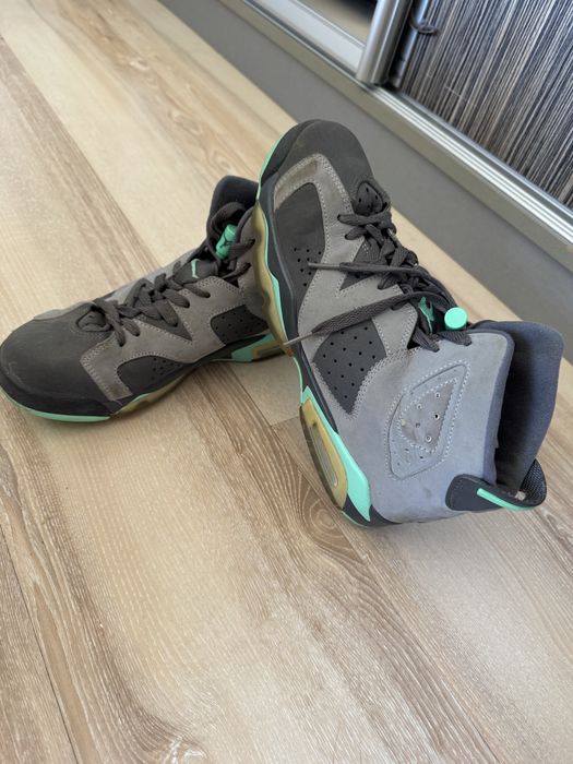 Уникални кецове Jordan Retro