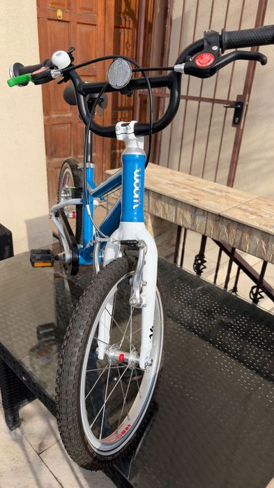 Bicicleta copii - WOOM 3 - albastru, ca noua, incl. accesorii