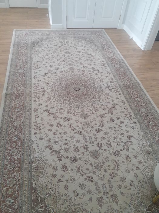 Почти новый ковер