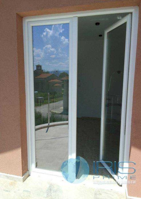 Къща с двор /НС/, с.Хан Крум