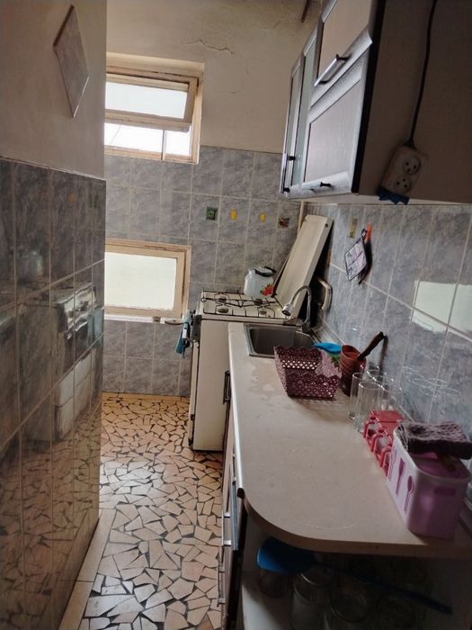 Юнусобод 4 кварталда 4 хонали кв ,  йигитларга йоки оила учун