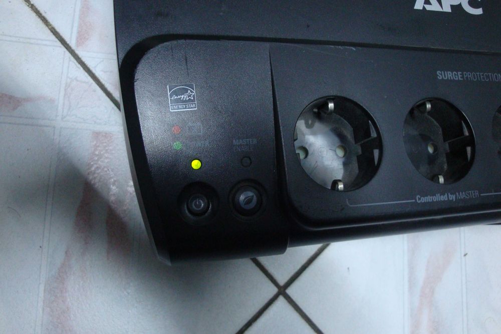 Sursa curent back ups apc es 550 in stare buna cu acumulator nou