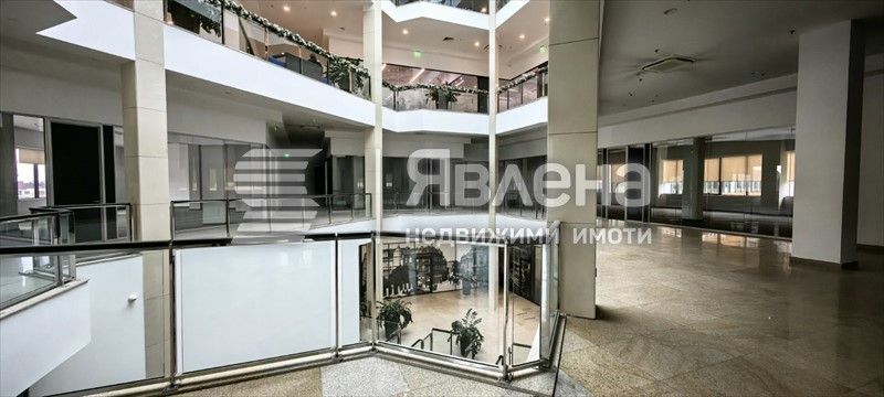 Светъл и просторен офис в самостоятелна бизнес сграда