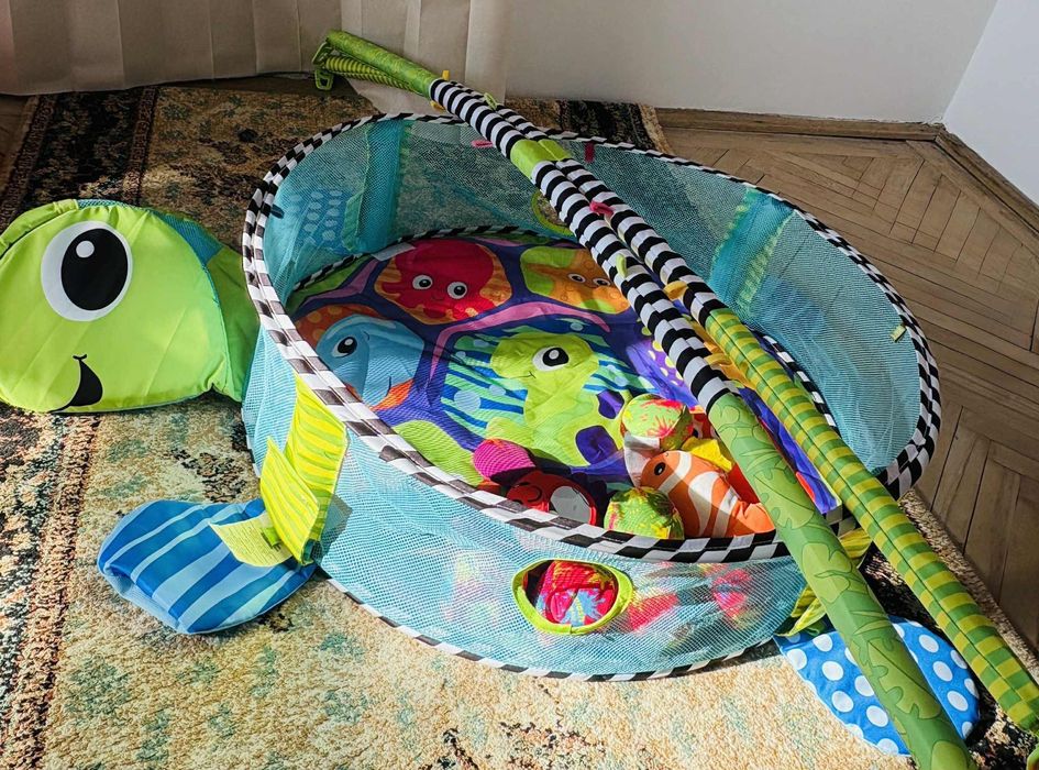 Vând salteluță de activități pentru bebeluși.