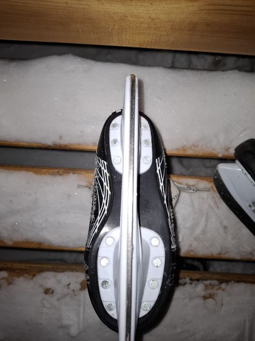 Хоккейные коньки