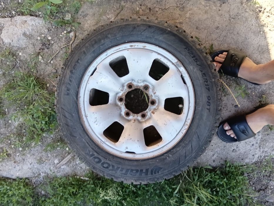 Зимние шины с дисками 215/65 R17