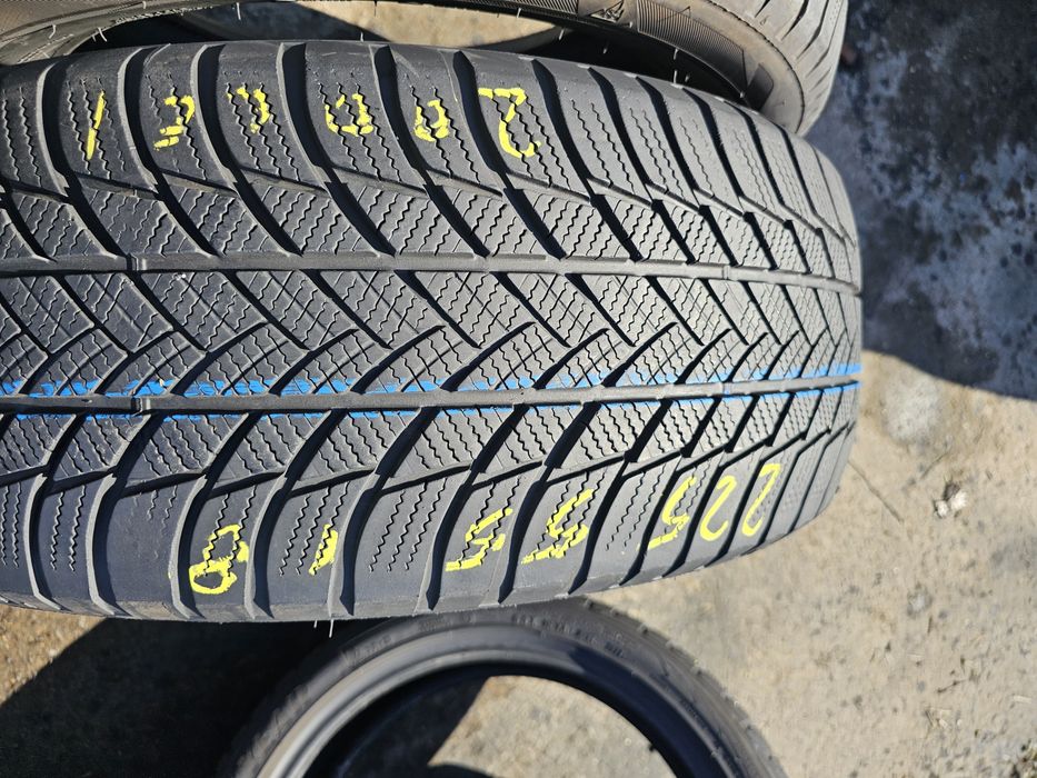 225 55 18 Bridgestone m+s 2023