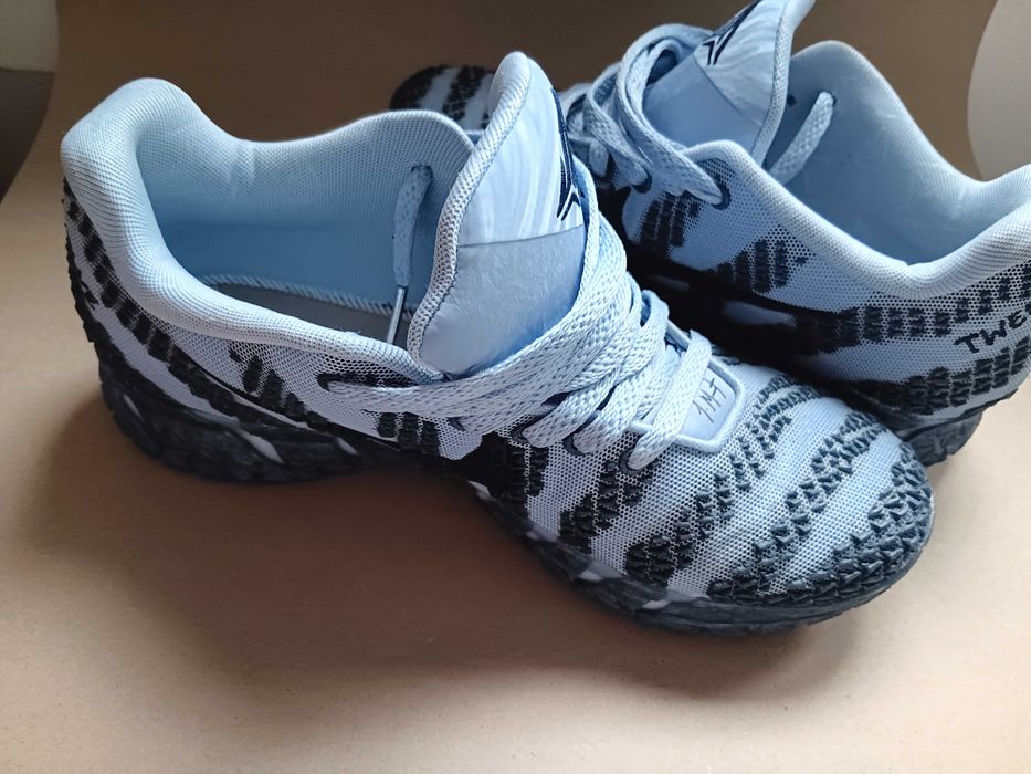 Nike Ja 3 "All Star / Cobalt Bliss" (cod stil HF2793-400). Acesta este al treilea pantof de baschet din linia semnătură a jucătorului NBA Ja/. Nr 42,5