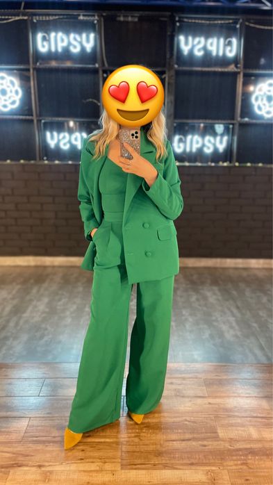 Продам костюм брючный