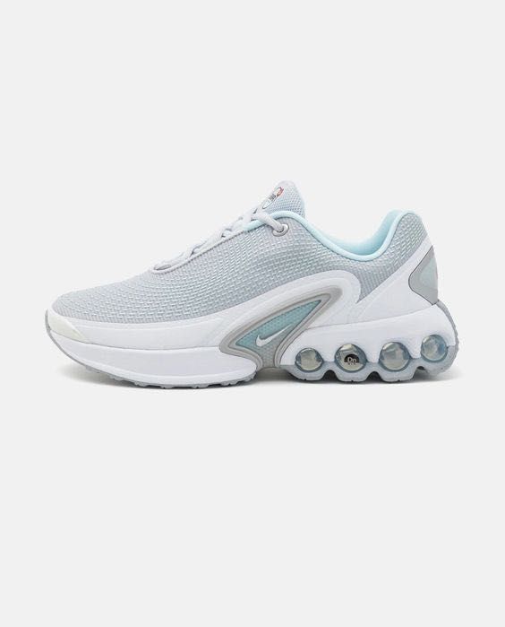 Дамски снейкъри Nike Air Max DN