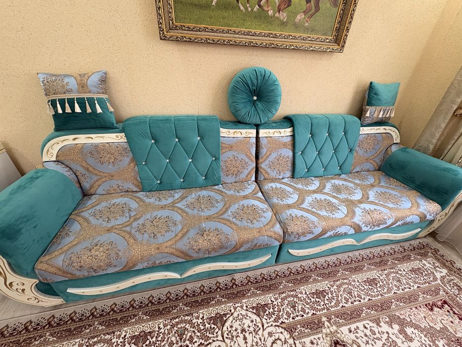 Продам диван с подушками