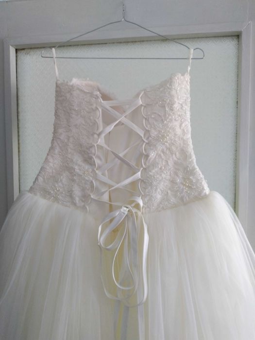 сватбена булченска рокля + було + обръч и подарък обувки