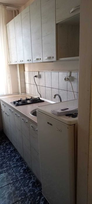 Închirierez apartament cu 2 camere