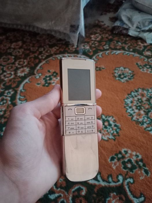 8800 Vertu oltin rang