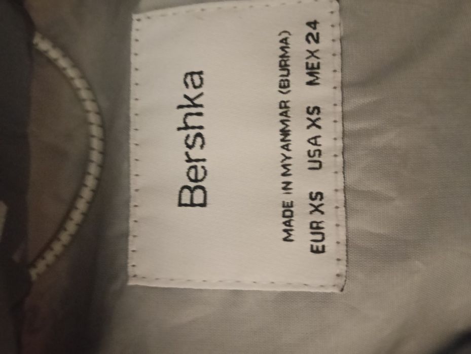 Jachetă Fâș Damă subțire Bershka mărimea XS in stare foarte bună