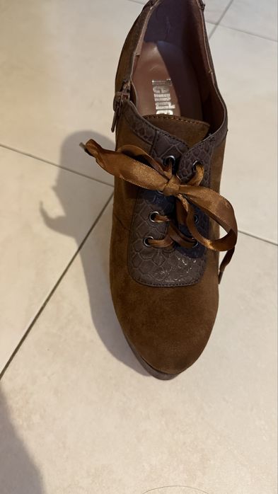 Обивки на платформа с ток, 40 номер