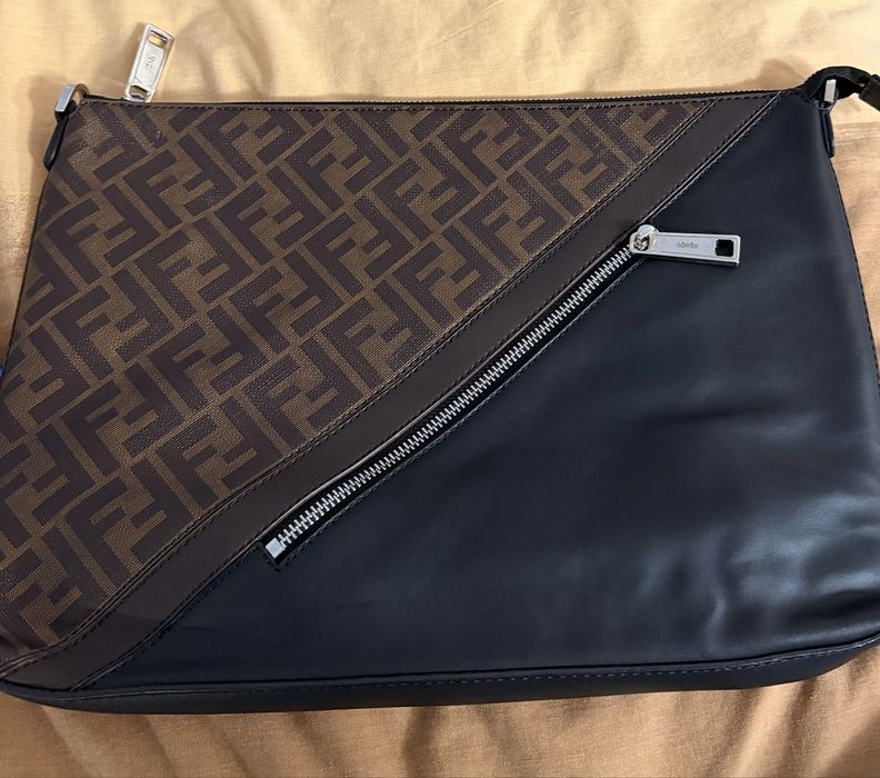 Fendi чанта клъч през рано