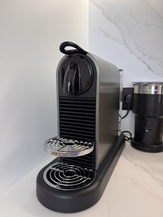 Nespresso CitiZ Platinum D Titan

Използвана,без забележки.