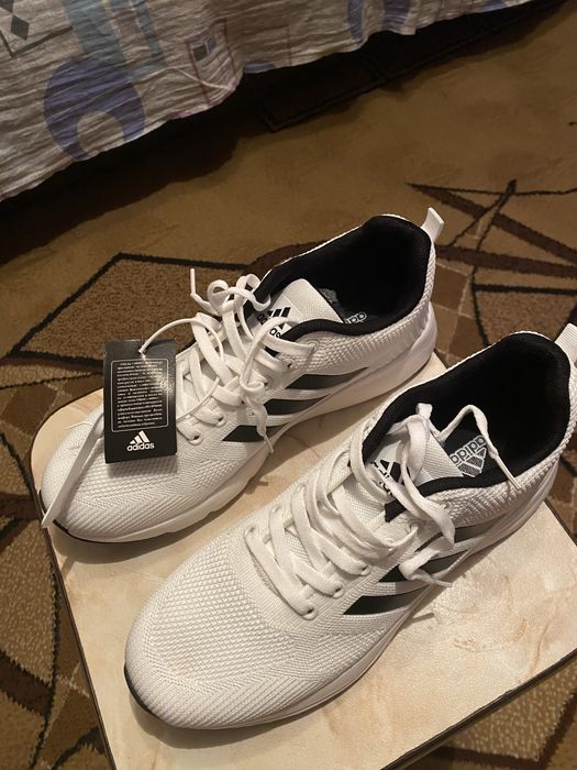 Кроссовки adidas новые